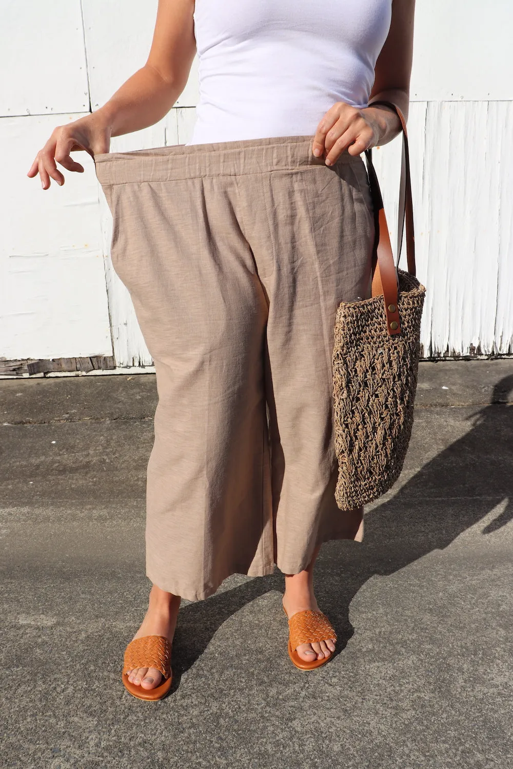 Elastic Cotton 3/4 Pant In Latte