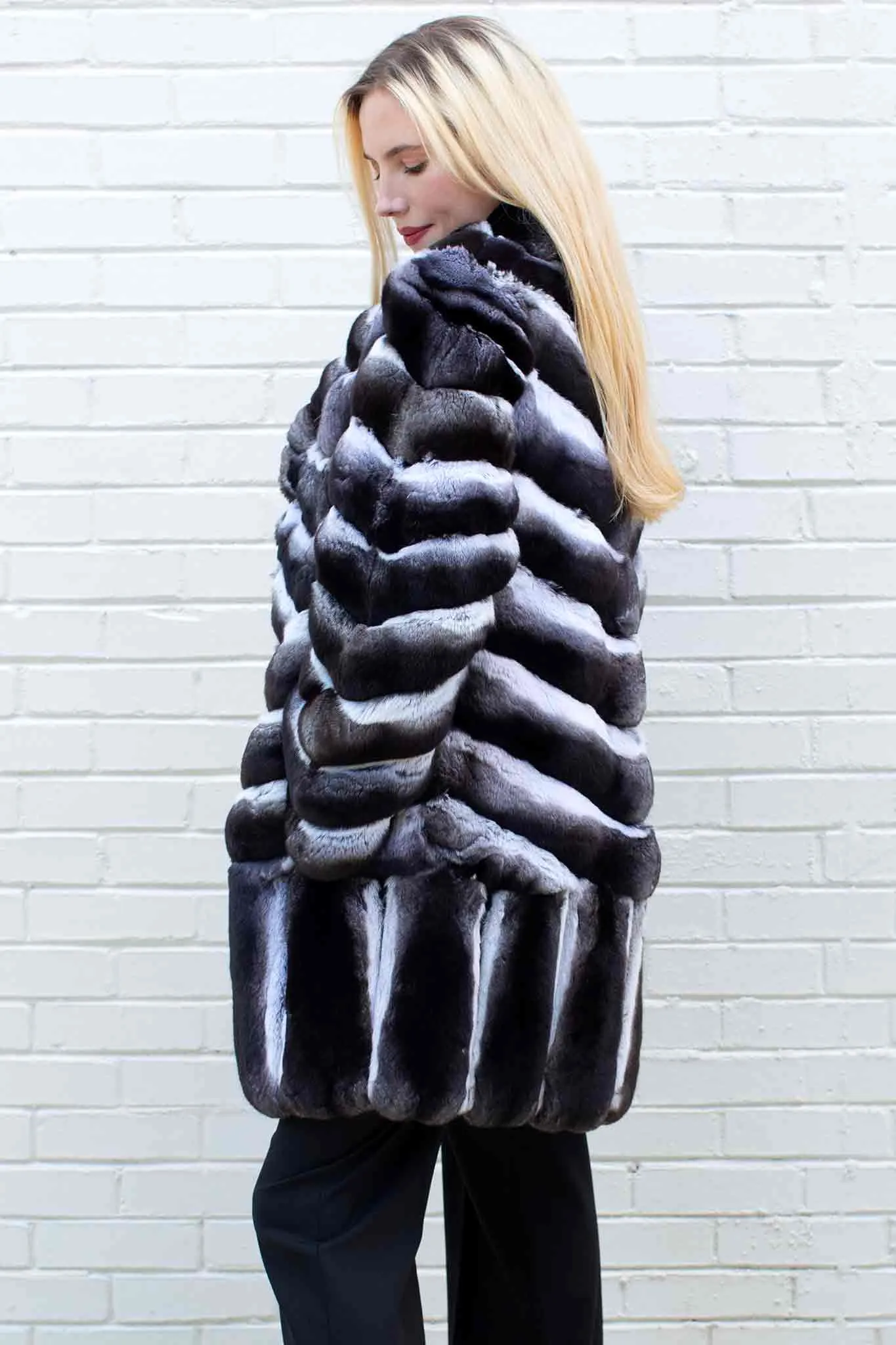 Natural Chinchilla Fur Stroller with Vertical Skin on Skin Border at Bottom